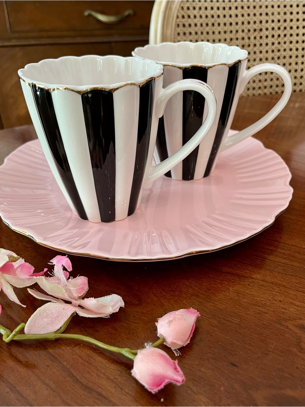 Grace Teaware 2 Black & White Scalloped Josephine Mugs Fine Porcelain Gold Trim